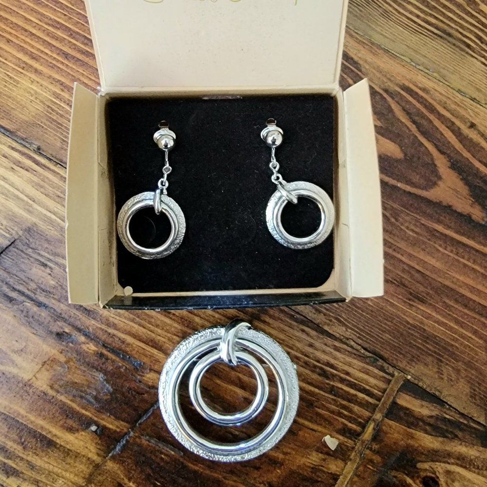 NIB VTG Sarah Coventry Circlet Brooch & Clip on Earrings